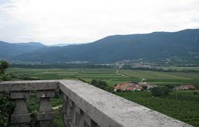 pogled na Vipavo z gradu v Ložah